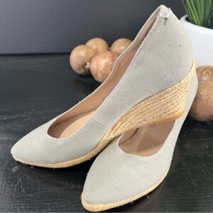 41 / 9.5-10 Viscata Rosas Canvas U-Cut Wedge Espadrilles Like New!